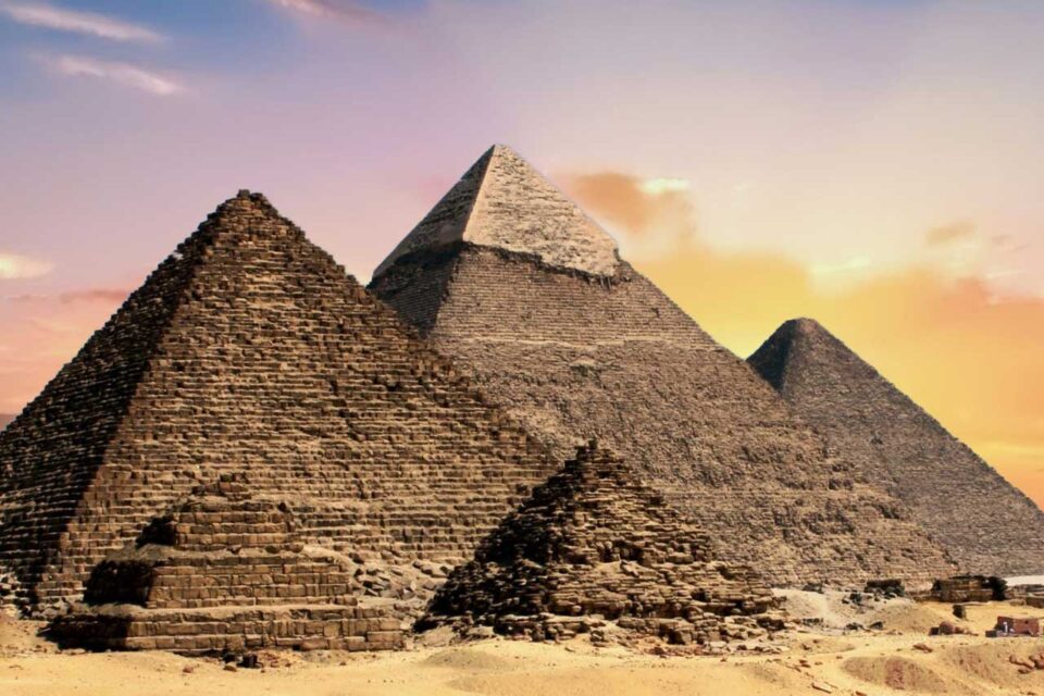 Co to są piramidy i jak powstały?